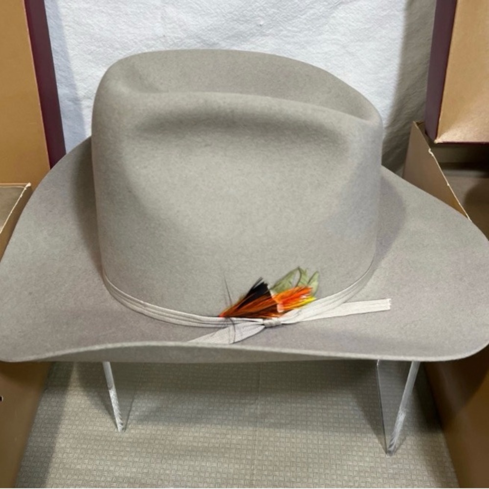 Stetson - Men's “Silver Belly” Light Gray Felt Western Hat with Feather Accent
